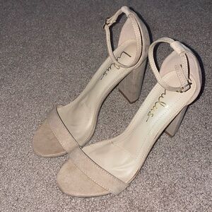 Like New Lulus nude heels